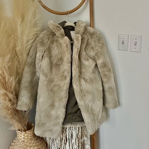 Aritzia Sunday best fur coat with hood! Size xxs